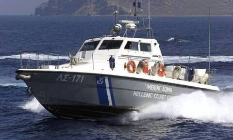 Λακωνία: Θρίλερ με ψαρά που βρέθηκε στη θάλασσα - Σώος μετά από επιχείρηση του Λιμενικού