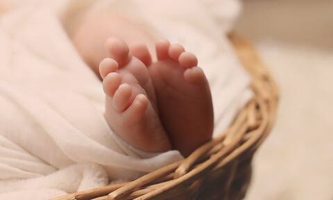 Εξάρχεια: Μωρό 1,5 έτους βρέθηκε παρατημένο έξω από το Μουσείο
