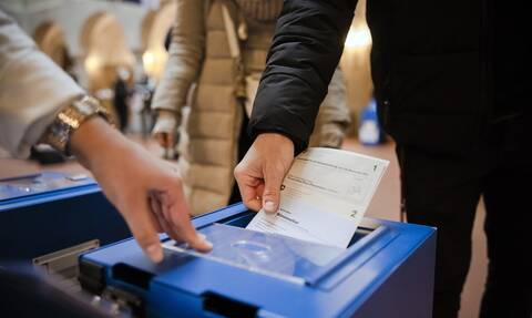 Ελβετία: Περίπου το 62% των ψηφοφόρων είπαν ναι στη νομοθεσία για τη διαχείριση της πανδημίας