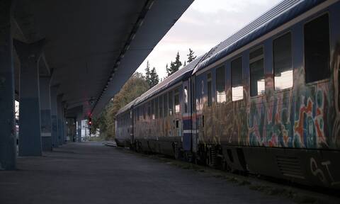 Τρένο παρέσυρε πεζό στη Θεσσαλονίκη: Νοσηλεύεται σε σοβαρή κατάσταση