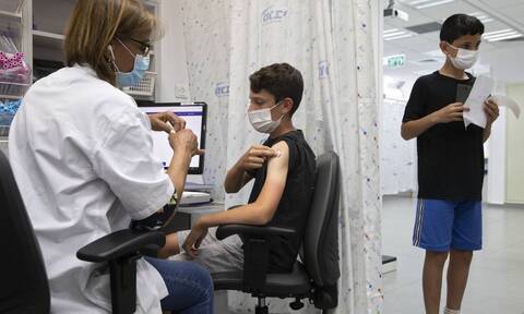 Ποια παιδιά θα εμβολιαστούν πρώτα - Δεν έχει συζητηθεί το self test για εμβολιασμένους μαθητές