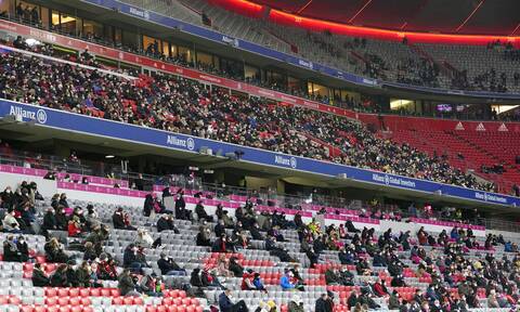 Bundesliga: Η αύξηση των κρουσμάτων επαναφέρει περιορισμούς στα γήπεδα