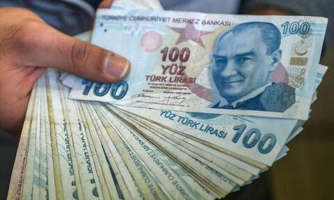 Πληθωρισμός και Fitch καταβαραθρώνουν την τουρκική λίρα