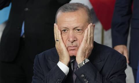 Τουρκία: Καταρρέει η οικονομία - Σπασμωδικές κινήσεις από τον Ερντογάν για να «διασωθεί»