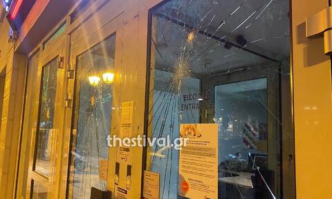 Επίθεση κουκουλοφόρων σε τράπεζα στο κέντρο της Θεσσαλονίκης