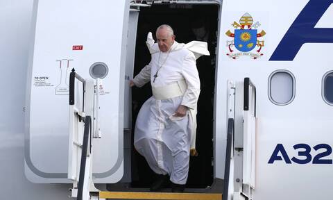 Έφτασε στην Αθήνα ο Πάπας Φραγκίσκος - Δρακόντεια τα μέτρα ασφαλείας