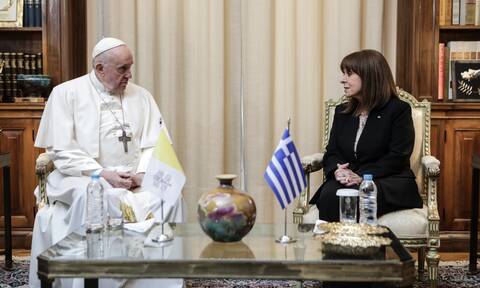 Στην Αθήνα ο Πάπας: Έρχομαι ως προσκυνητής σε αυτά τα χώματα - Ο Θεός να ευλογεί την Ελλάδα