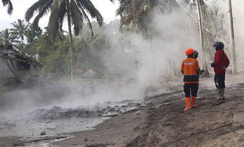 Ινδονησία: Στους 13 νεκροί από την έκρηξη του ηφαιστείου Σεμέρου