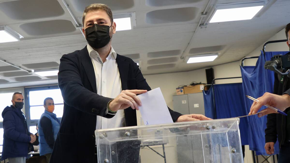 Εκλογές ΚΙΝΑΛ: Ψήφισε ο Νίκος Ανδρουλάκης - «Καθαρή εντολή για ανανέωση και πολιτική αυτονομία»
