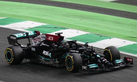 Formula 1: Νικητής στη Σαουδική Αραβία ο Χάμιλτον – «Έπιασε» τον Φερστάπεν στην κορυφή!