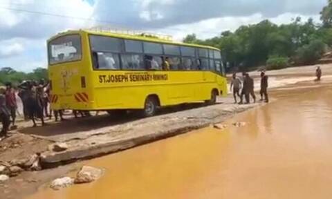 Τραγωδία στην Κένυα: 31 νεκροί από ανατροπή λεωφορείου σε ποτάμι