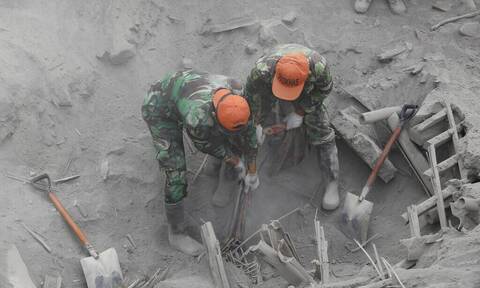 Ινδονησία: Μεγαλώνει η μακάβρια λίστα των νεκρών από την έκρηξη του ηφαιστείου Σεμέρου (pics+vid)