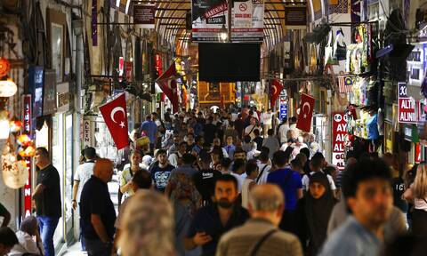 Τουρκία: Πουλάνε ψυγεία και καυστήρες για να καλύψουν ανάγκες αλλά ο Ερντογάν «δεν ιδρώνει»