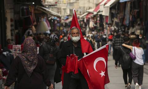 Τουρκία: «Boυλιάζει» στις δημοσκοπήσεις ο Ερντογάν - Στις λαϊκές πουλάνε...κομμάτια απο λάχανο