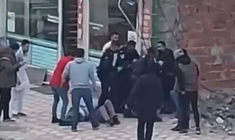 Τουρκία: Άνδρας μαχαίρωσε την πρώην σύζυγό του στη μέση του δρόμου