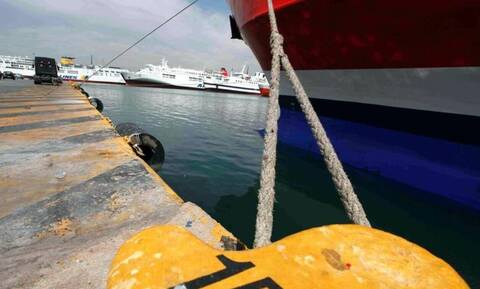 Δεμένα τα πλοία στα λιμάνια λόγω απεργίας της ΠΝΟ