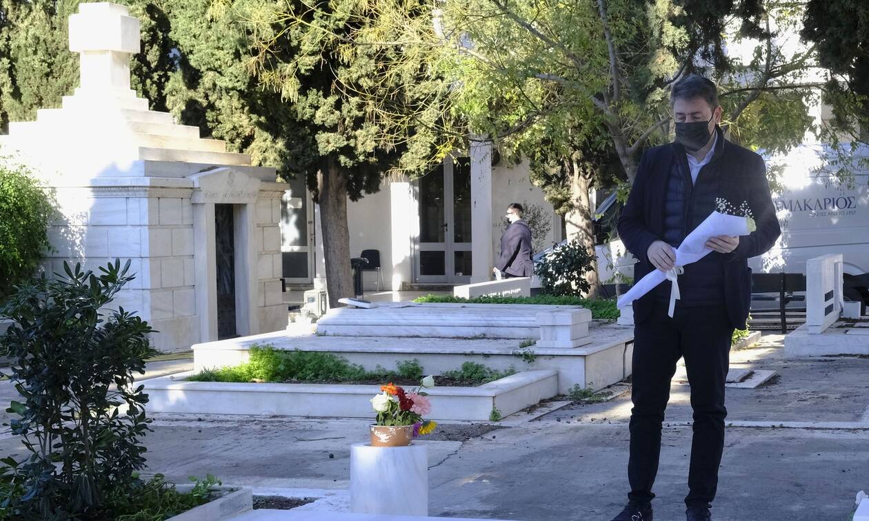 Ο Νίκος Ανδρουλάκης μετέβη στον τάφο της Φώφης Γεννηματά πριν αναλάβει τα καθήκοντά του στο ΚΙΝΑΛ