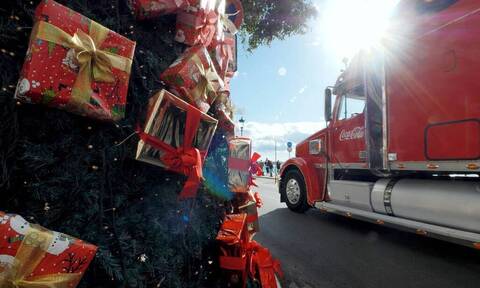 Το χριστουγεννιάτικο φορτηγό της Coca-Cola ήρθε στην Αθήνα και θα σου θυμίσει τα παιδικά σου χρόνια!