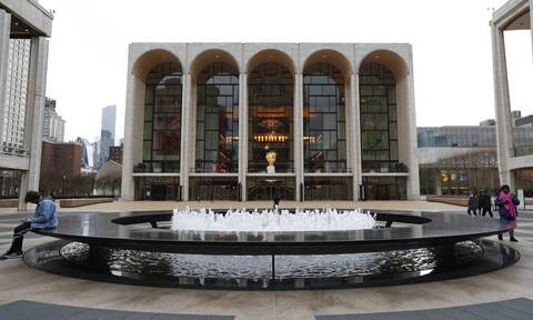 Νέα Υόρκη: Η Μετροπόλιταν Όπερα ζητά από θεατές και υπαλλήλους να κάνουν την αναμνηστική δόση