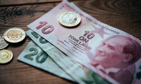 Καταρρέει η τουρκική λίρα - Στις 15,2 λίρες η ισοτιμία με το δολάριο