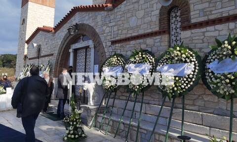 Κηδεία Γιώργου Τράγκα: Το τελευταίο «αντίο» στον δημοσιογράφο (pics)
