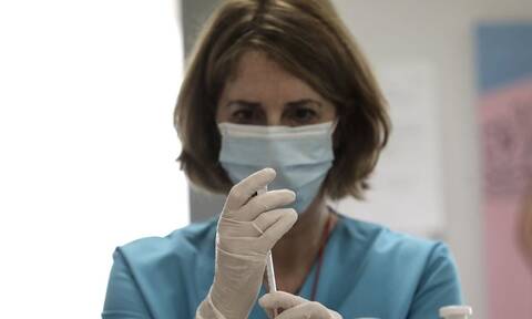 Κορονοϊός: Νέα πλατφόρμα εμβολιασμού κατά της Covid από ιδιώτες γιατρούς σε ιατρεία και κατ' οίκον