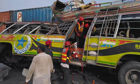 Τραγωδία στο Πακιστάν: Λεωφορείο παρέσυρε και σκότωσε 8 ανθρώπους σε γαμήλια γιορτή