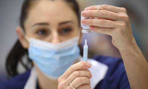 Μετάλλαξη Όμικρον: Η ενισχυτική δόση του εμβολίου της Moderna προστατεύει από το νέο στέλεχος