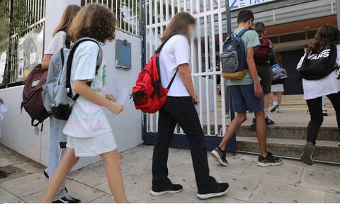 Σχολεία: Ξεφεύγει η κατάσταση! Αγωνία για τα κρούσματα - Τι απαντά το υπ. Παιδείας στο Newsbomb.gr