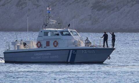 Φολέγανδρος: Βυθίστηκε σκάφος- Επιχείρηση διάσωσης μεταναστών