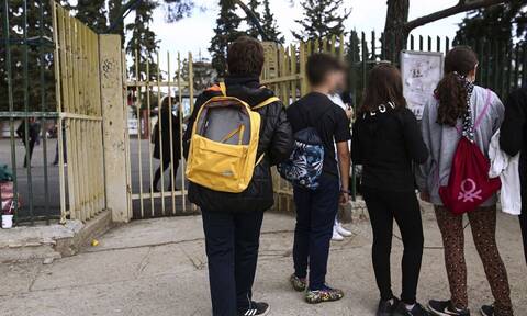 Αντιπεριφερειάρχης στο Newsbomb.gr: «Βράζουν» τα σχολεία στα Χανιά - Πρέπει να κλείσουν άμεσα