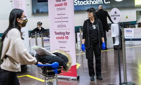 Σουηδία: Με υποχρεωτικό αρνητικό τεστ και για τους εμβολιασμένους η είσοδος των ταξιδιωτών
