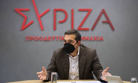 Η μετάλλαξη «Ο» ανησυχεί τον Τσίπρα – Μέτρα τώρα, πριν τις γιορτές ζητάει ο ΣΥΡΙΖΑ