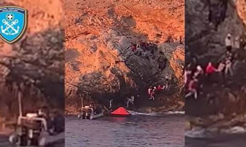 Τραγωδία στα Αντικύθηρα: Το δραματικό βίντεο της επιχείρησης του Λιμενικού – 11 οι νεκροί μετανάστες