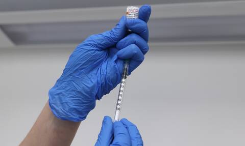 Νέο περιστατικό με άντρα που πήγε να εμβολιαστεί για λογαριασμό άλλου – Συνελήφθη 29χρονος