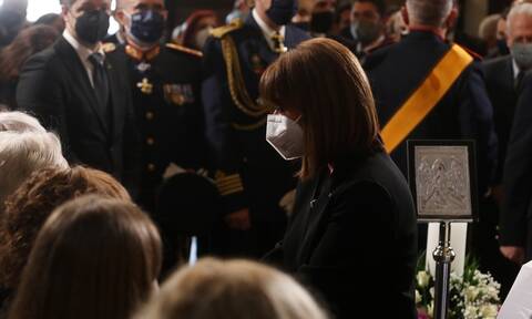 Κηδεία Κάρολου Παπούλια: Τι απαντά η ΠτΔ για το ότι δεν ακούστηκε ο Εθνικός Ύμνος