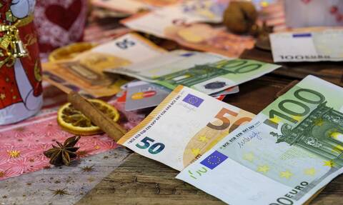ΟΠΕΚΑ: «Βρέχει» λεφτά σήμερα - Πιστώνονται τα επιδόματα στους δικαιούχους - Ποιοι πάνε Ταμείο
