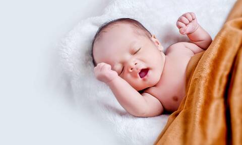Το πρώτο μωρό του 2022 γεννήθηκε στα Χανιά, λεπτά μετά την αλλαγή του χρόνου