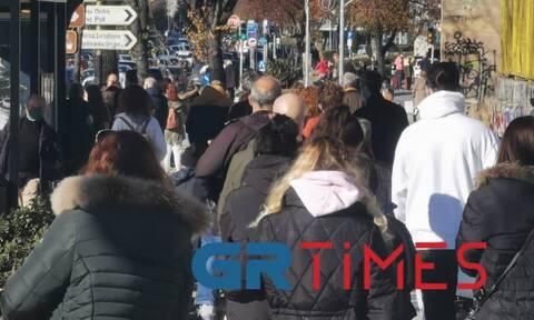 Θεσσαλονίκη: Τεράστιες ουρές στη ΔΕΘ για δωρεάν rapid test
