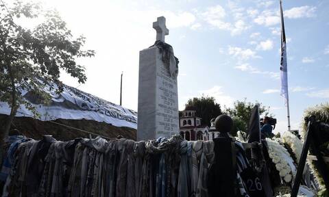 ΠΑΟΚ: Βεβήλωσαν και πάλι το μνημείο των αδικοχαμένων οπαδών στα Τέμπη