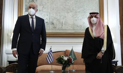 «Ζορίζεται» η Τουρκία: Ανησυχία και εκνευρισμός για τη συνάντηση Δένδια με τον Σαουδάραβα ΥΠΕΞ