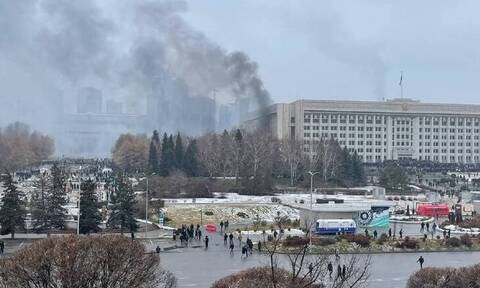 Καζακστάν: Χάος στο Αλμάτι - Εμπρησμοί κυβερνητικών κτηρίων και αναφορές για πυροβολισμούς