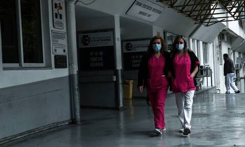 Κορονοϊός: «Έκρηξη» με 641 εισαγωγές στα νοσοκομεία