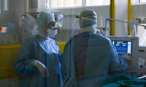 Κορονοϊός: Χάος στα εφημερεύοντα νοσοκομεία - 2.500 υγειονομικοί σε καραντίνα!