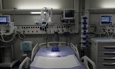 Κρούσματα σήμερα: Χιλιάδες νέες μολύνσεις και πάλι – Το βλέμμα στις εισαγωγές στα νοσοκομεία