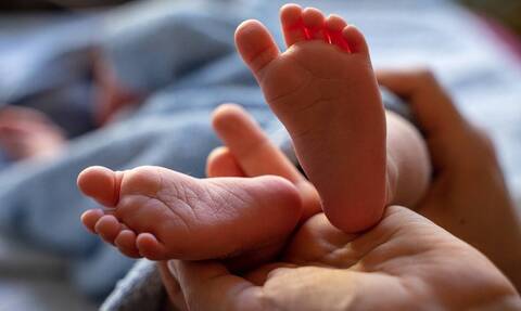 Θρίλερ με την εγκατάλειψη μωρού στο Χαλάνδρι: Το σημείωμα και οι έρευνες