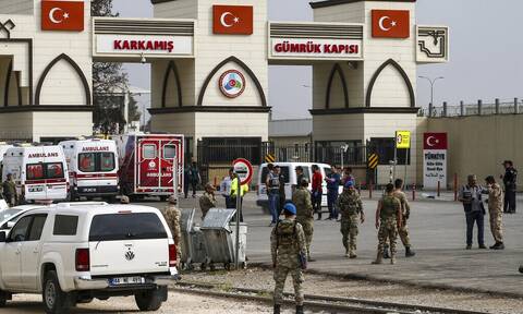 Νεκροί τρεις Τούρκοι στρατιώτες από έκρηξη βόμβας στα σύνορα με τη Συρία