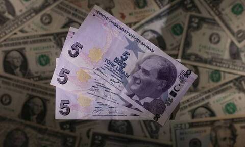 Στις 13,8 λίρες ανά δολάριο η ισοτιμία της τουρκικής λίρας