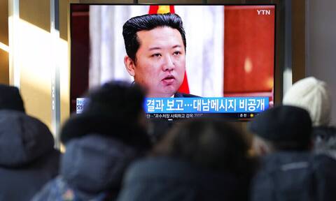 Βόρεια Κορέα: Παρουσία Κιμ Γιονγκ Ουν η εκτόξευση του «υπερηχητικού» πυραύλου
