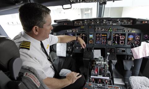 Ονδούρα: Επιβάτης εισέβαλε στο πιλοτήριο αεροσκάφους της American Airlines, προκάλεσε ζημιές
